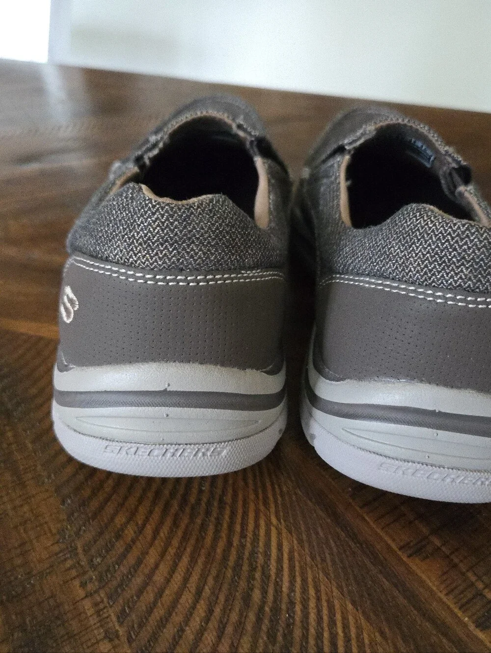 Size 10 Mens Skechers